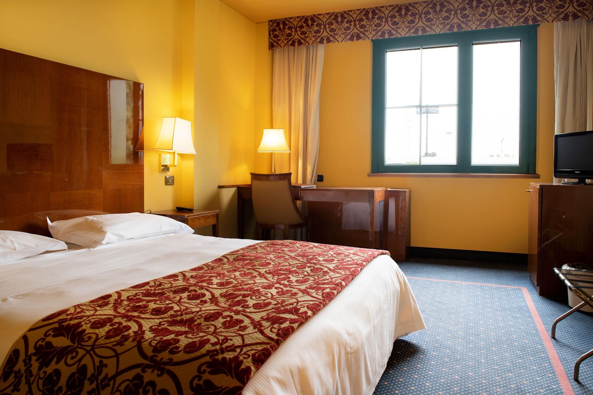 Hotel King, By R Collection Hotels Varedo Exterior photo