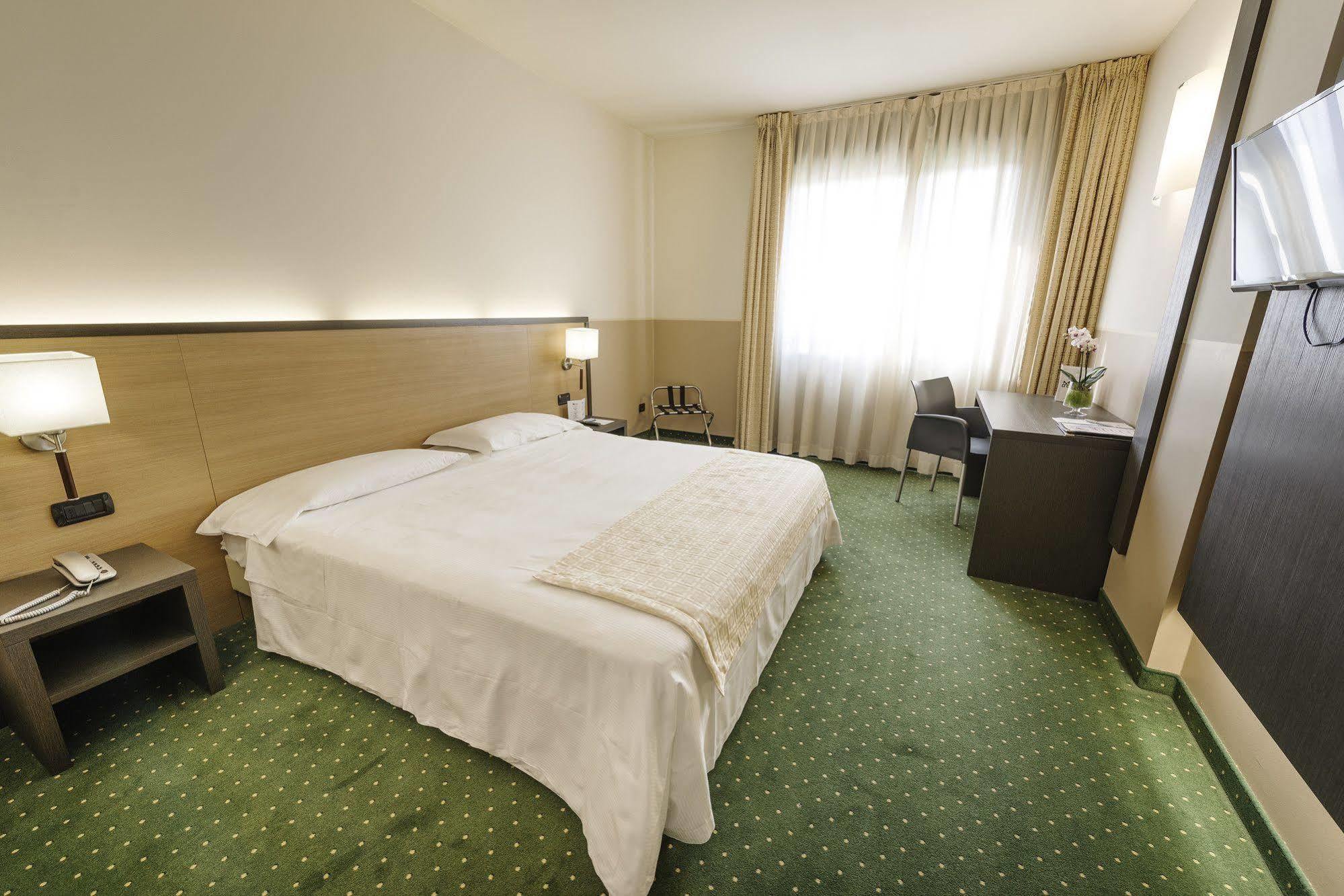 Hotel King, By R Collection Hotels Varedo Exterior photo