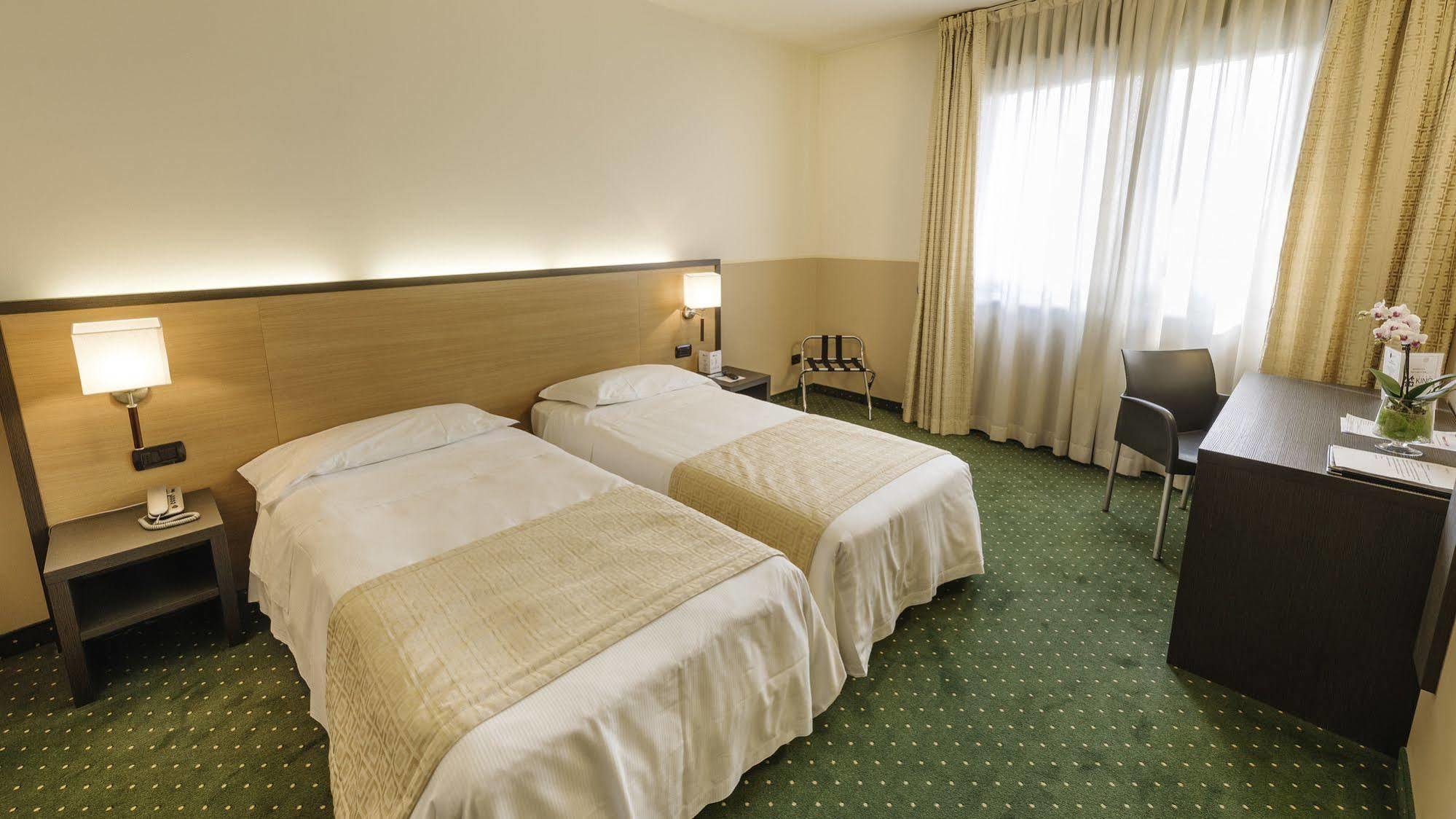 Hotel King, By R Collection Hotels Varedo Exterior photo