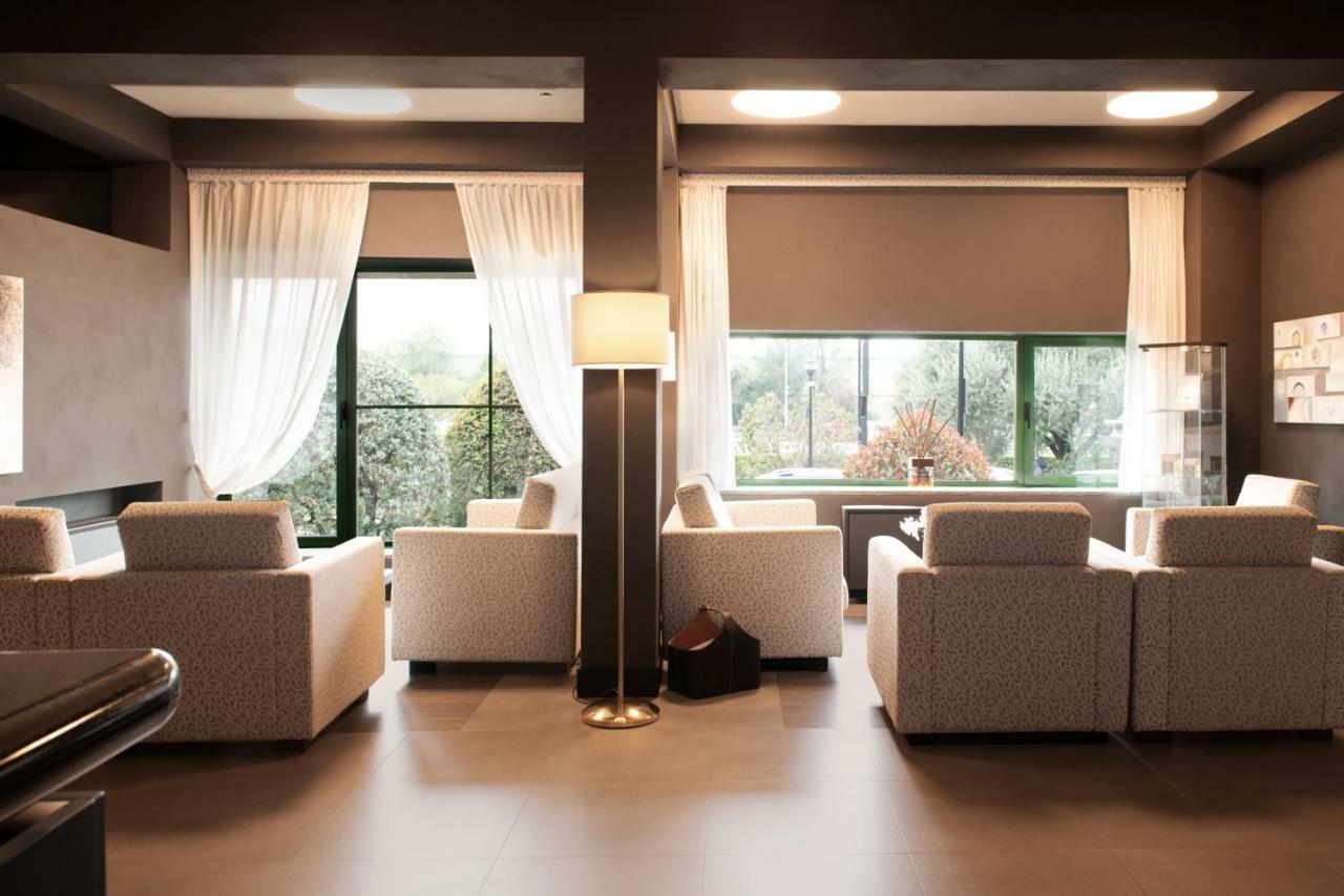 Hotel King, By R Collection Hotels Varedo Exterior photo