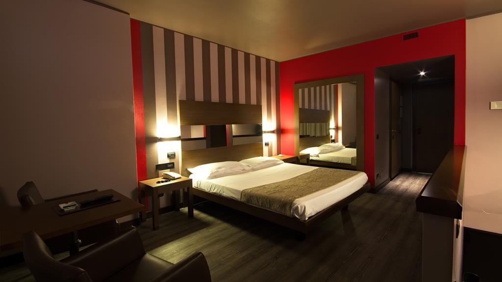 Hotel King, By R Collection Hotels Varedo Exterior photo